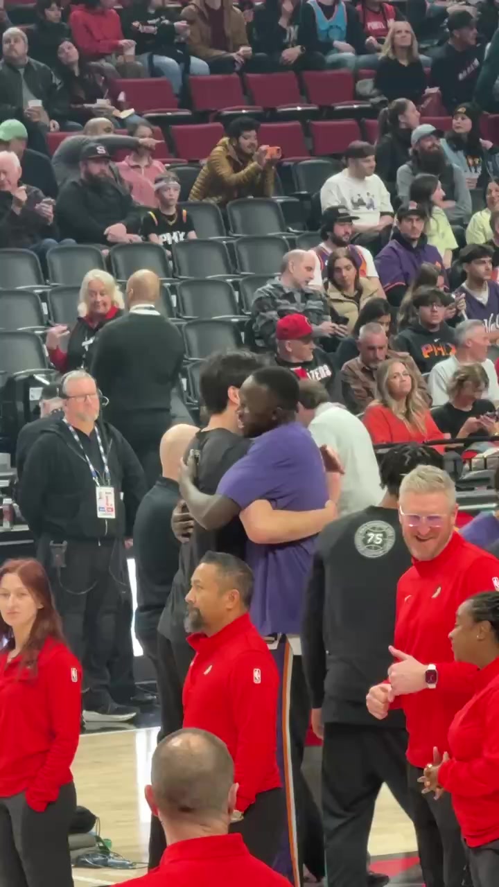 开云下载-好兄弟别来无恙！小吧捕捉到杨瀚森和马卢阿奇热情打招呼~